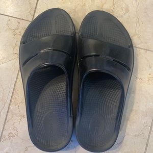 Oofos slides